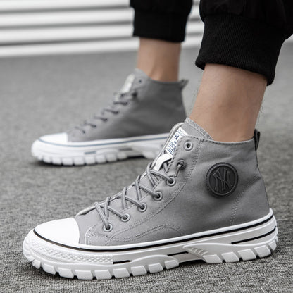 Hohe Segeltuchschuhe