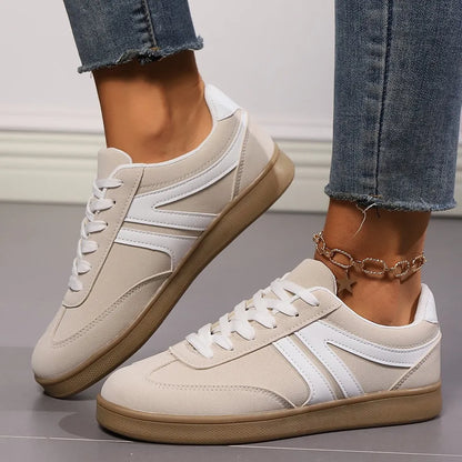 Flache Sneakers mit runder Spitze zum Schnüren für Damen
